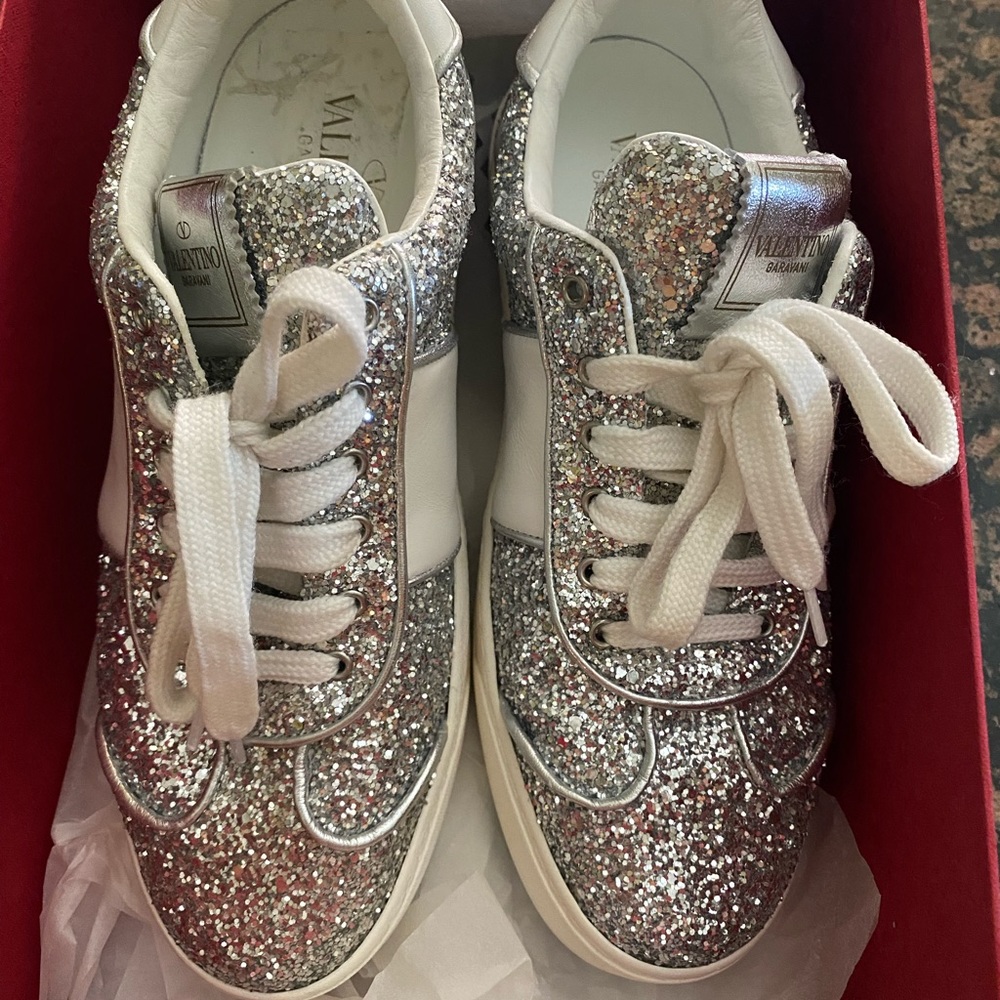 Valentino Garavani glitter sneakers 👟